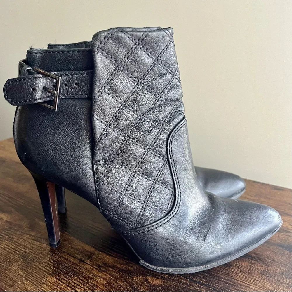 ⭐️HOST PICK⭐️| Tory Burch| Black Quilted Ankle High Heeled Booties Size 7.5